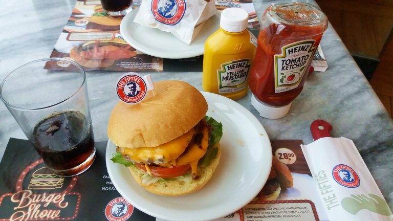 The Fifties Hamburgueria - Vivi na Viagem
