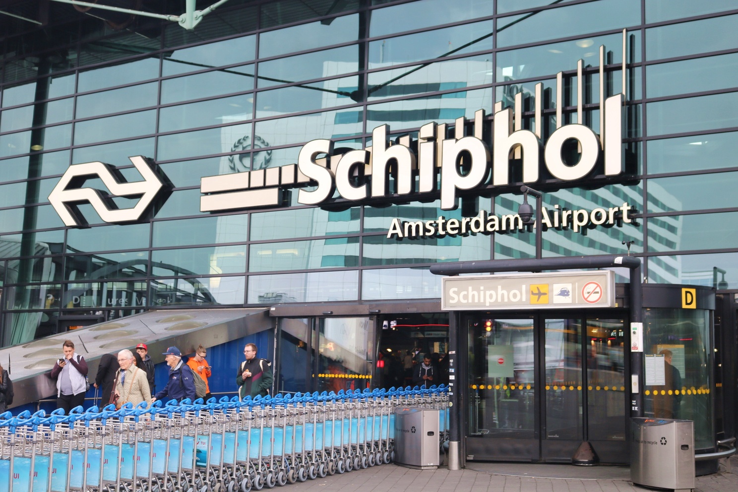 Airport Schiphol Amsterdam - VIVINAVIAGEM